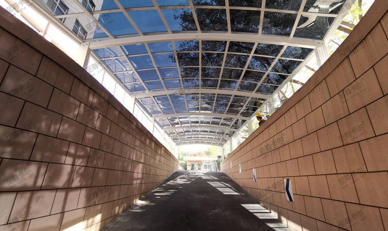 車庫出入口雨棚.jpg 車庫出入口雨棚.jpg