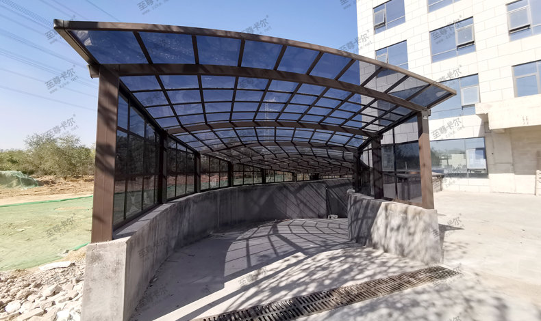 車庫出入口玻璃雨棚 車庫出入口玻璃雨棚