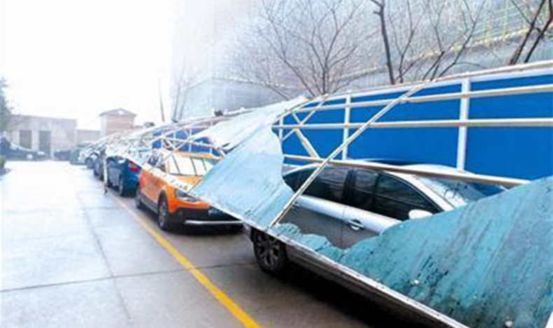 看到新聞老是有車棚倒塌，你們的車棚會倒塌嗎？