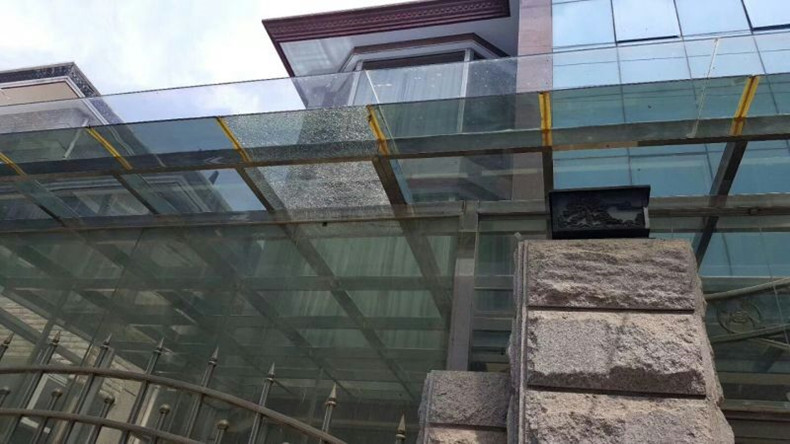 玻璃雨棚的危險(xiǎn)？