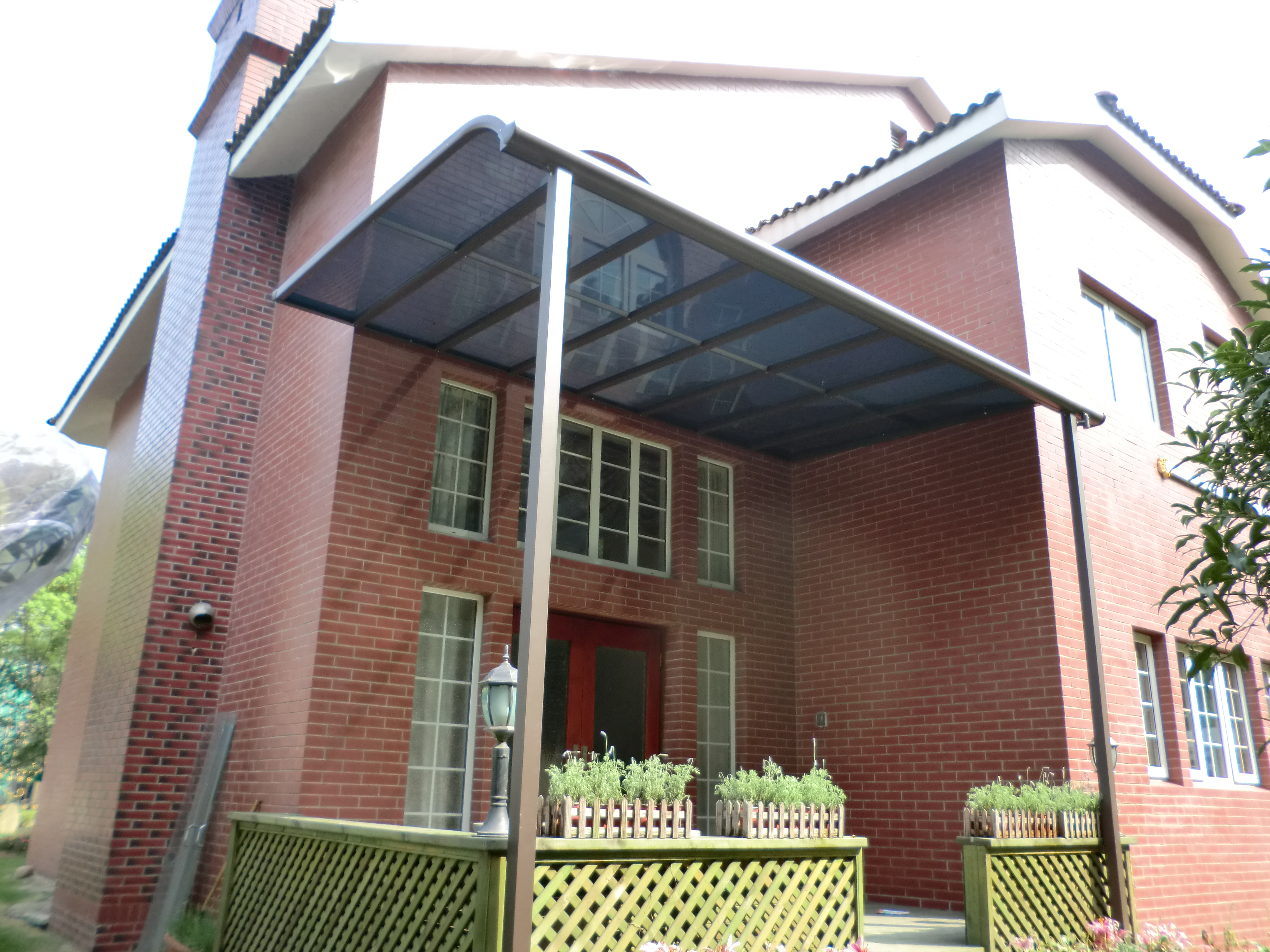 做雨棚用什么材料好？哪種雨棚是靜音的？看完你就知道