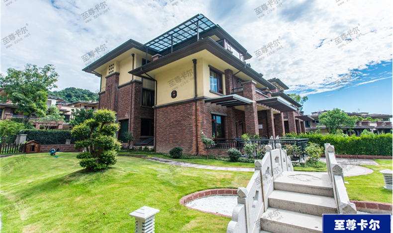 空曠的露臺(tái)、搭配至尊卡爾露臺(tái)棚效果意想不到！