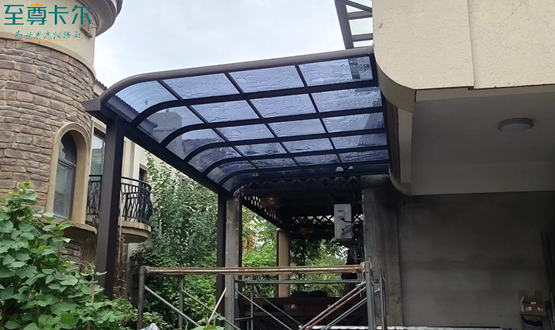 深圳寶安專業(yè)做家庭雨棚的廠家？陽臺雨棚上門安裝？